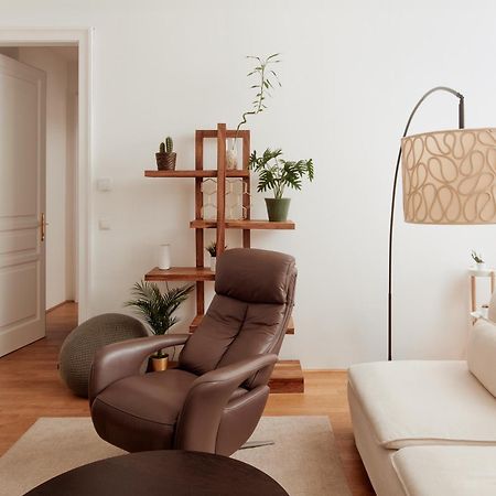 Stylish Designer Apartment At The Center Of Vienna Naschmarkt Exterior photo